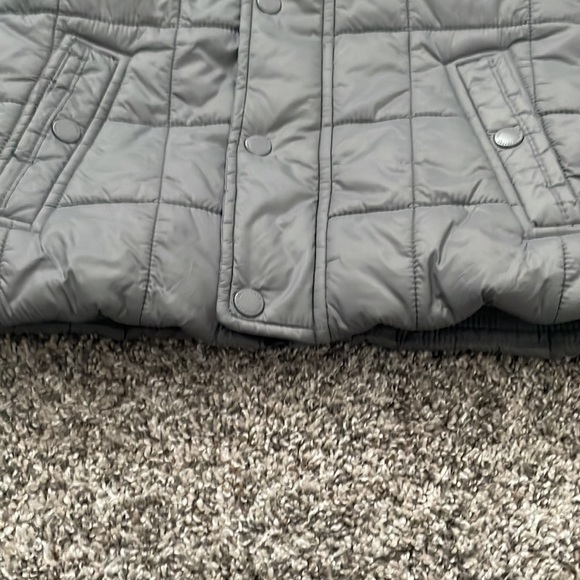 NWOT Abercrombie Kids Puffer Vest.  Size 7/8.  Never worn. - Picture 3 of 4